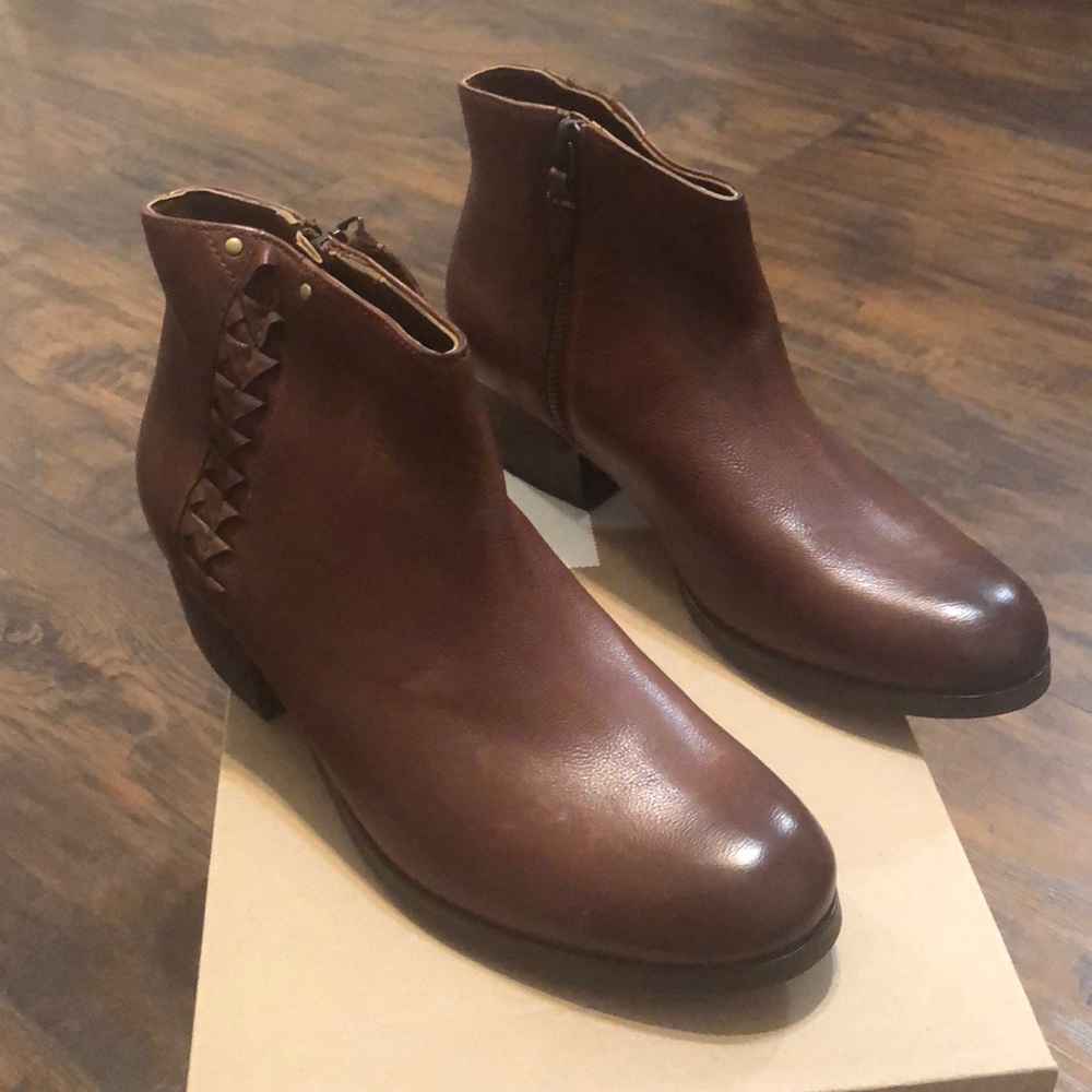 Clarks Maypearl Fawn Leather boots